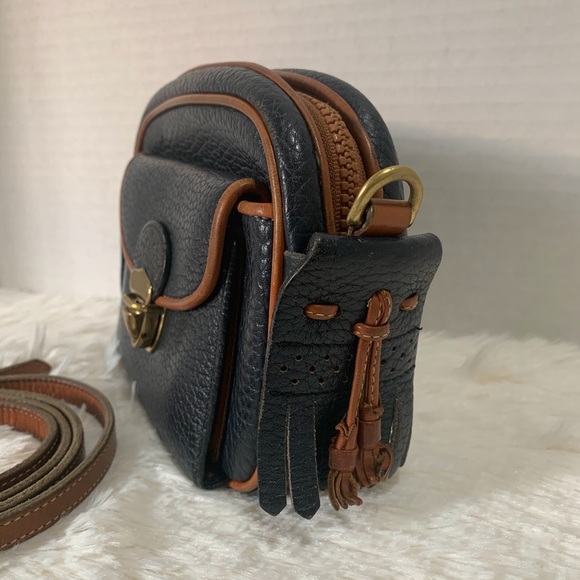 SOLD Vintage Dooney AWL Small Kilty Crossbody Bag - Picture 3 of 11